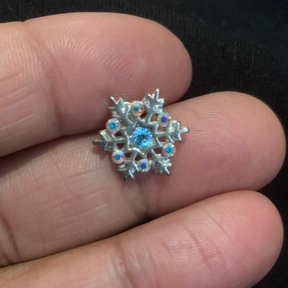 Silver Snowflake❄️Pin unisex